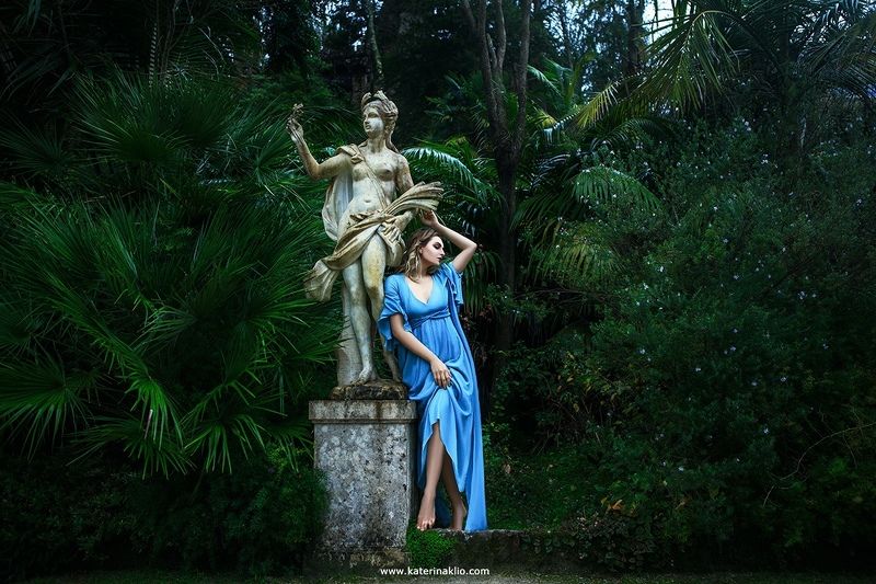 raindrop, garden, fall, sleep, blue, nature, stone, rocks, woman, model, beautiful Raindrop in the garden фото превью