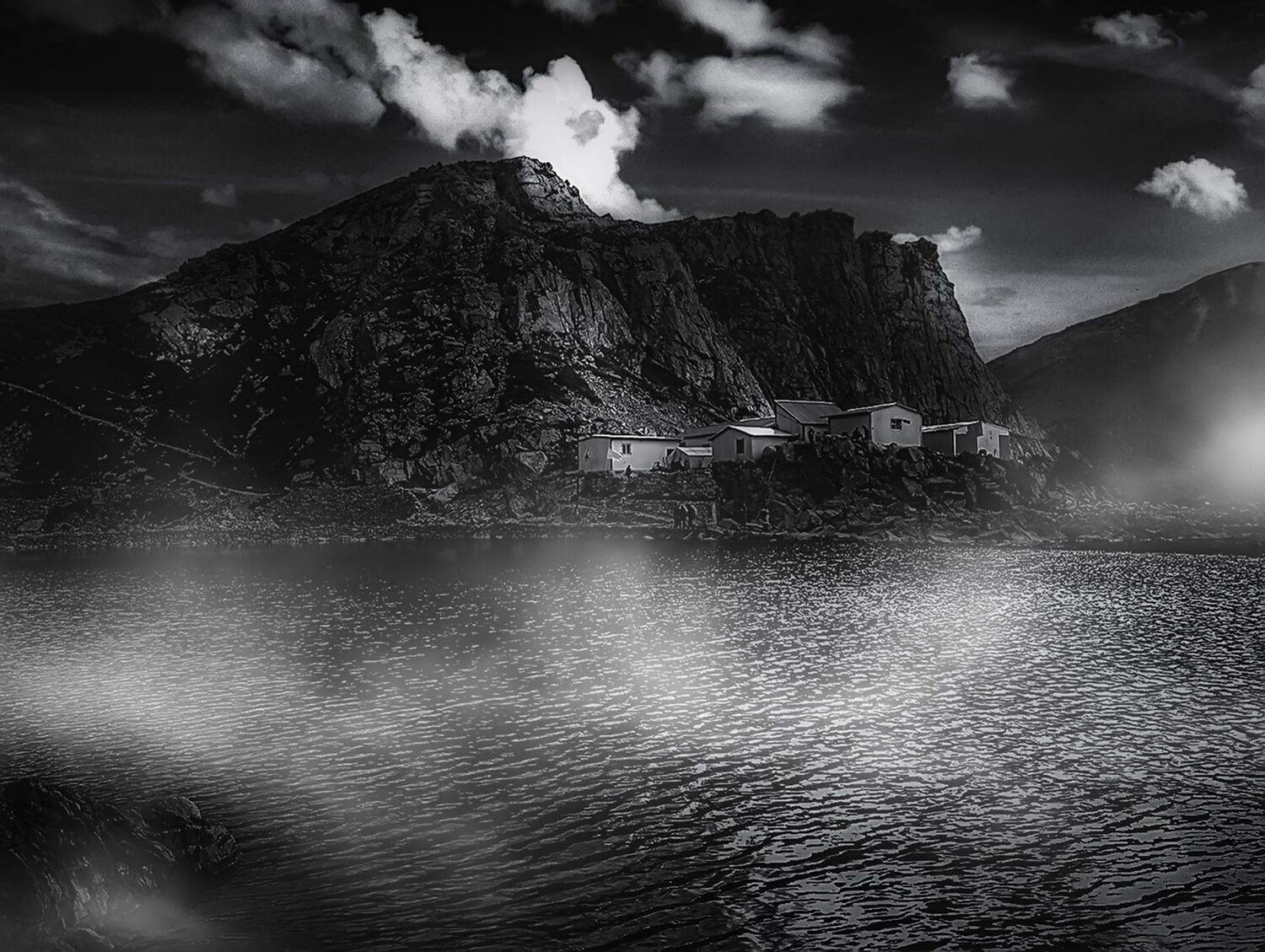 山之巅大爷海, 吴 微雨墨烟鸿