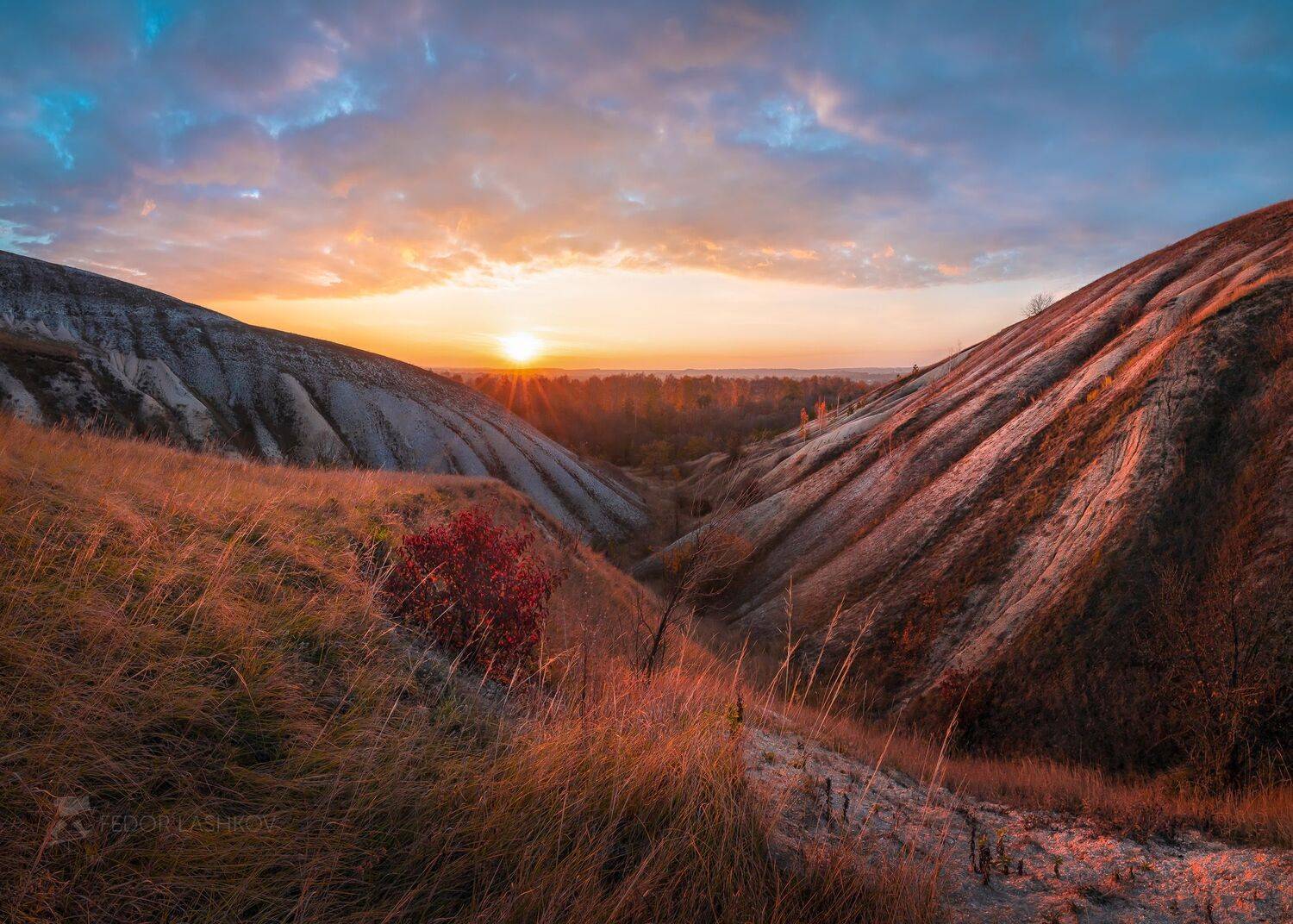 белгородская область, белогорье, осень, осенний, горы, холмы, холмистое, склон, солнце, облака, облачно, жёлтый, живопись, красочно, ярко, рассвет, степь, трава,, Лашков Фёдор