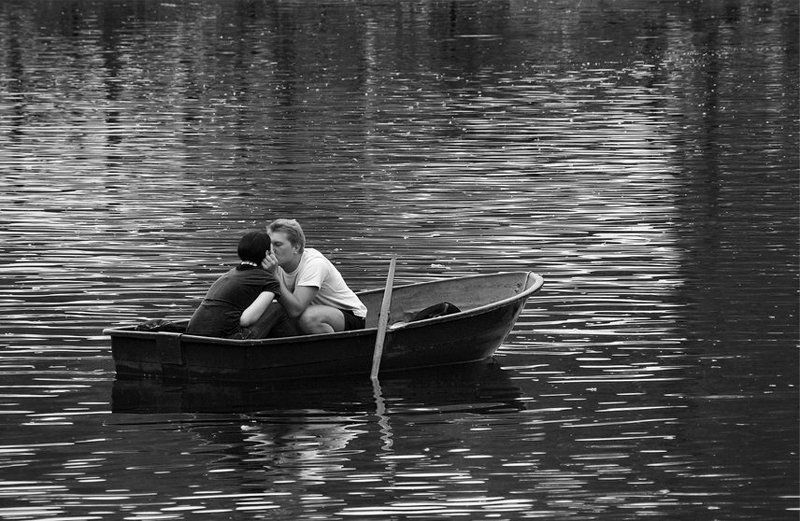 лодка, вода, чб, лукьяненко Мы на лодочке катались..... фото превью