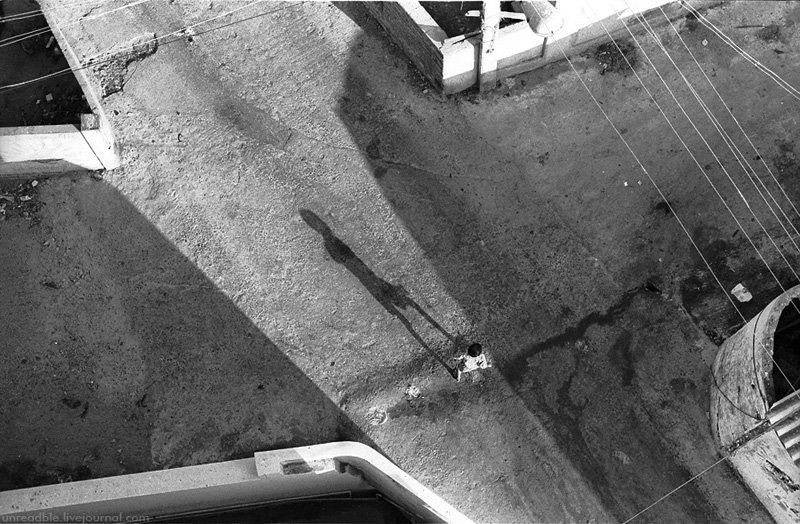 india, shadow, from roof ...чужие тени не нас... фото превью