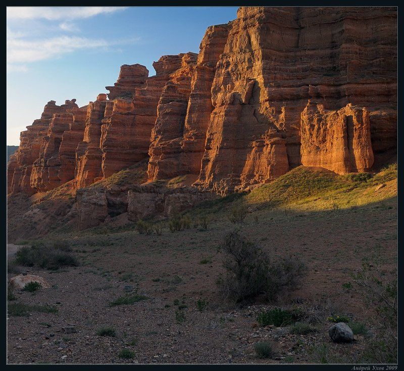 природа,весна,каньон,скалы,утро,свет,пустыня,саксаул Первые лучи фото превью