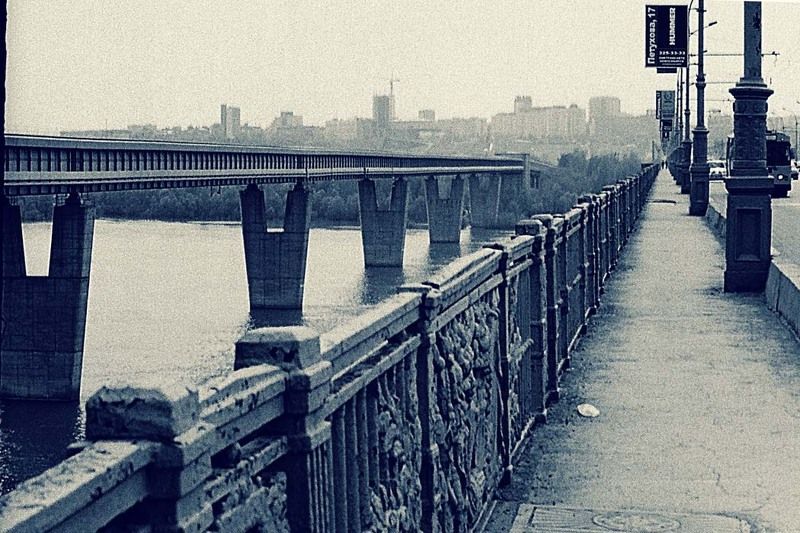 новосибирск, коммунальный мост, весна, фэд Я и двое на мосту фото превью