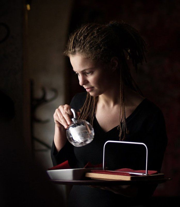 девушка,кафе В \