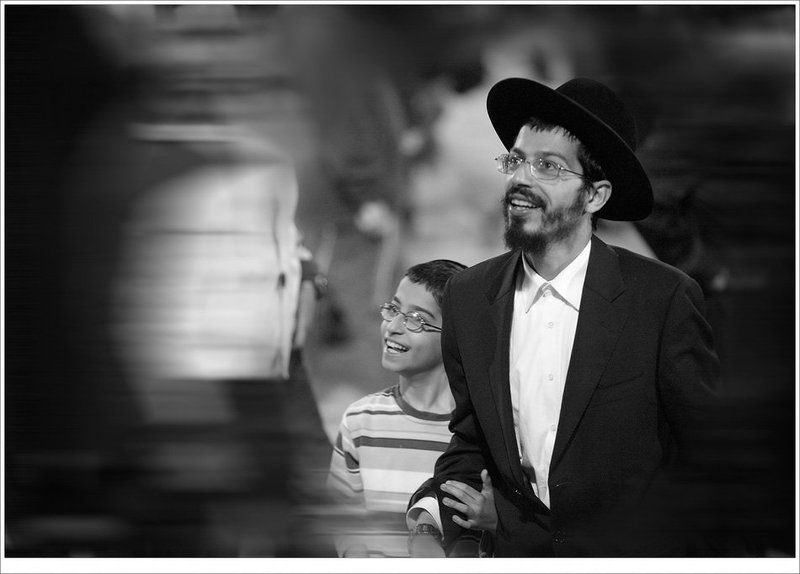 Одно лицо на двоих фото превью