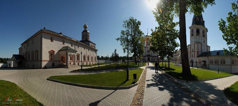 Монастырская площадь Иверского монастыря фото превью