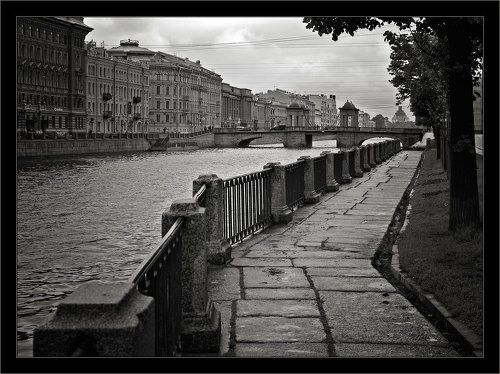 Летняя пасмурная зарисовка про Фонтанку