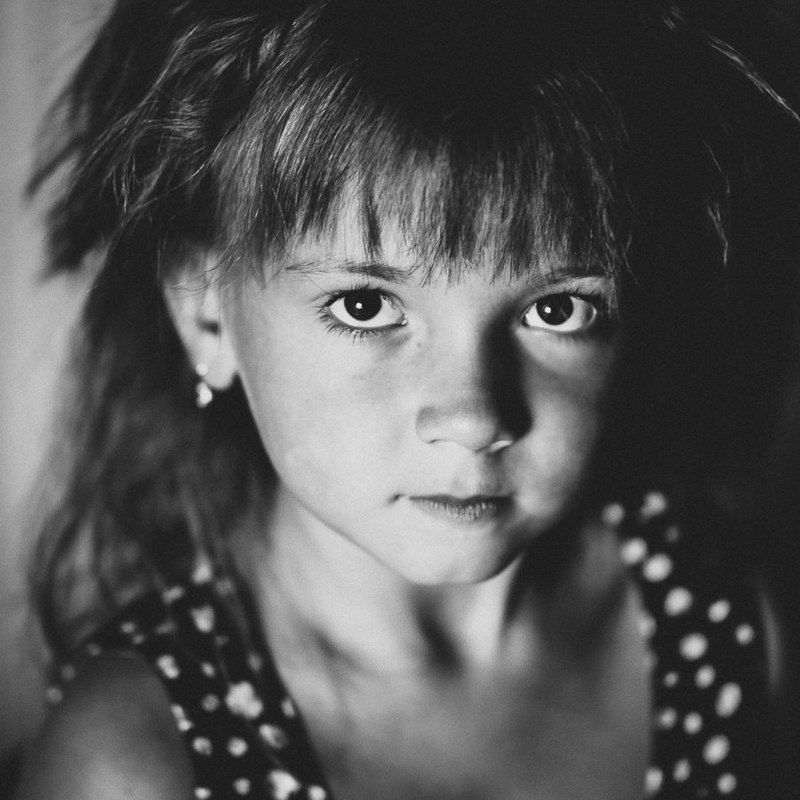 девочка, портрет, детский портрет, Взрослый взгляд фото превью