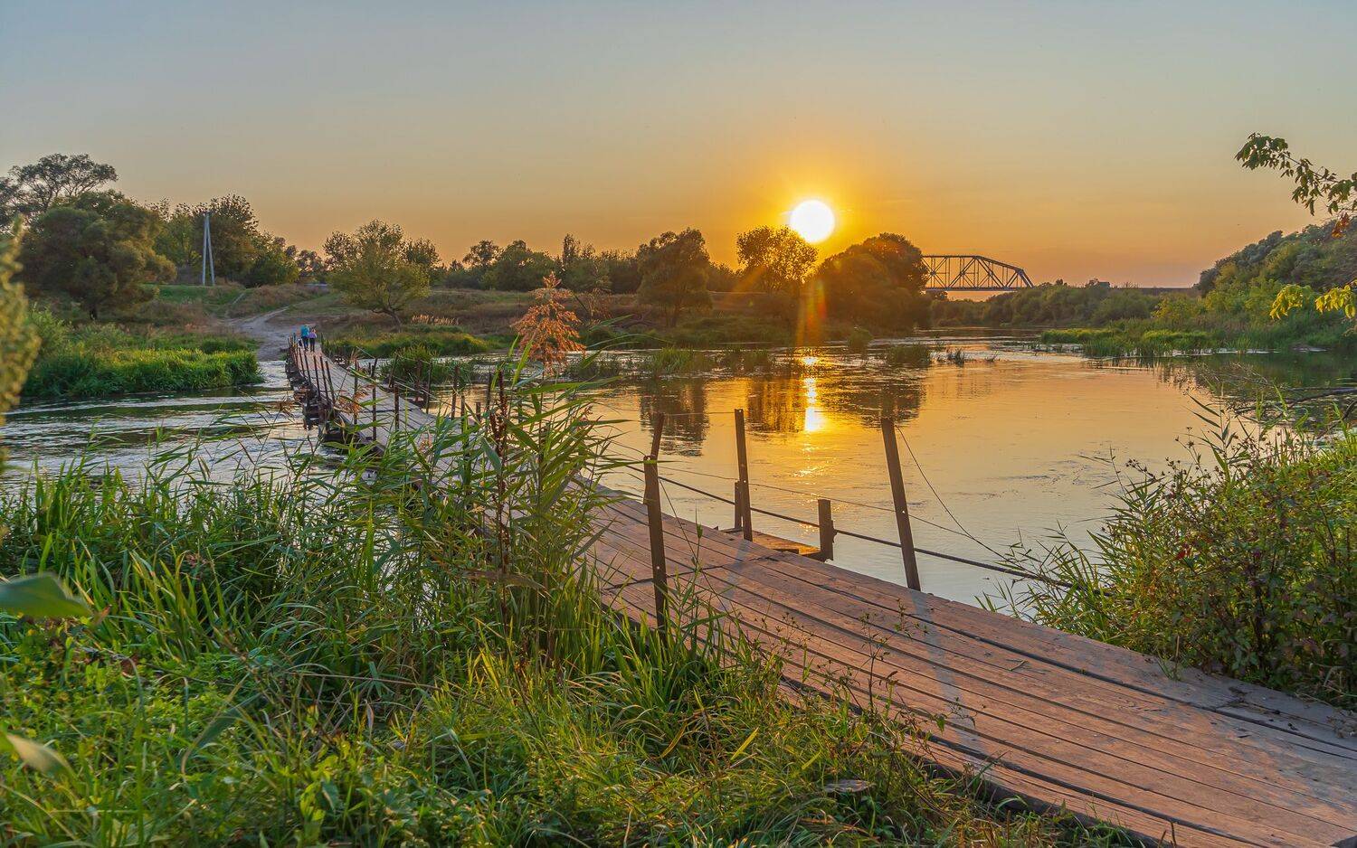август, закат солнца, река быстрая сосна,, Николай Бологов