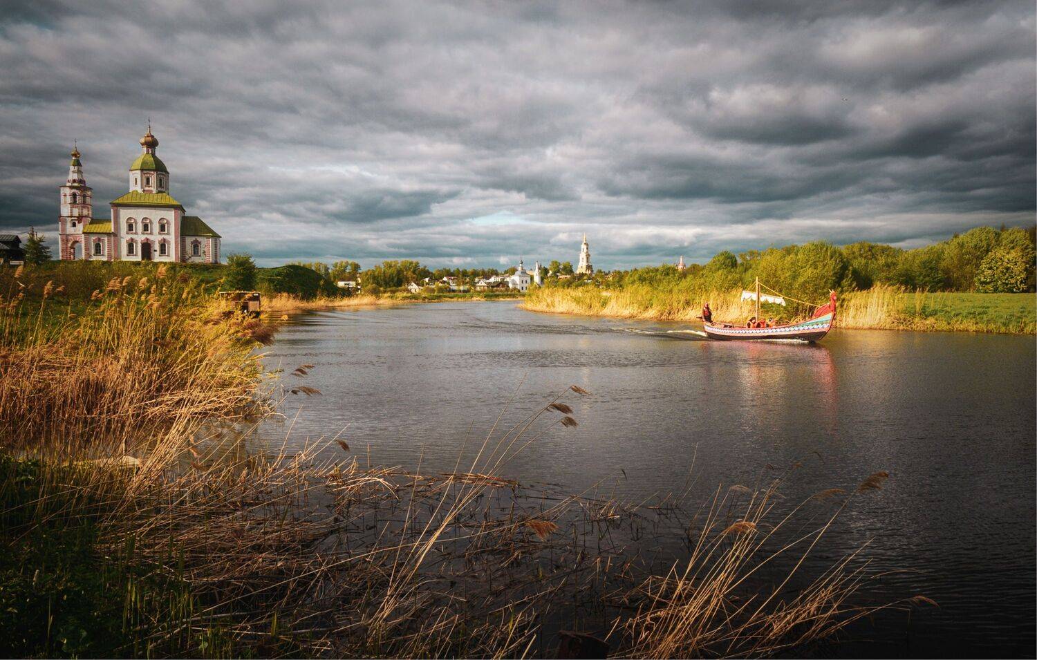 лодка люди река церковь, Вера Петри