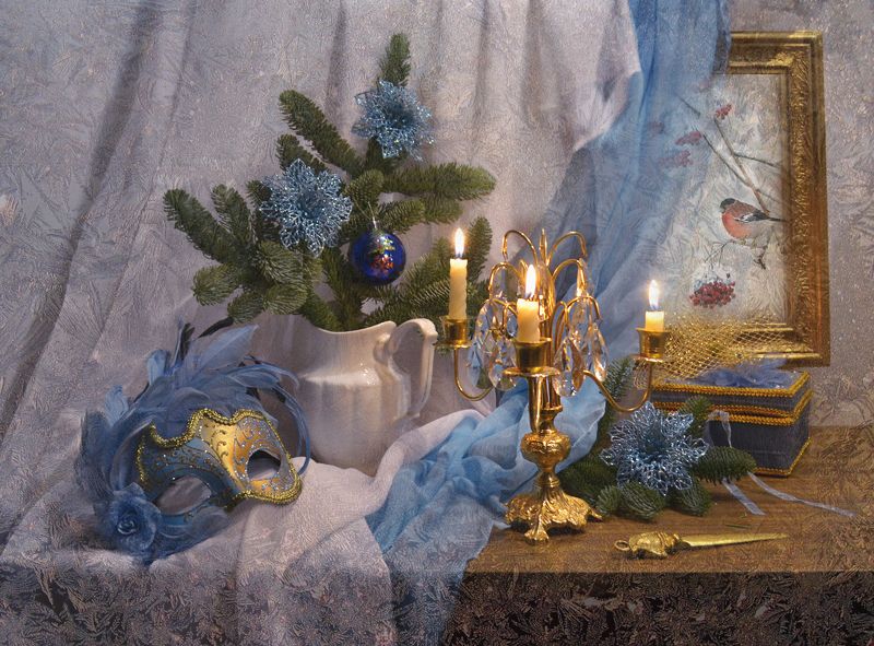 still life, натюрморт,  фото натюрморт, зима, декабрь, маска, подсвечник, ветка ели, картина, настроение, свечи Предчувствие Нового года... фото превью