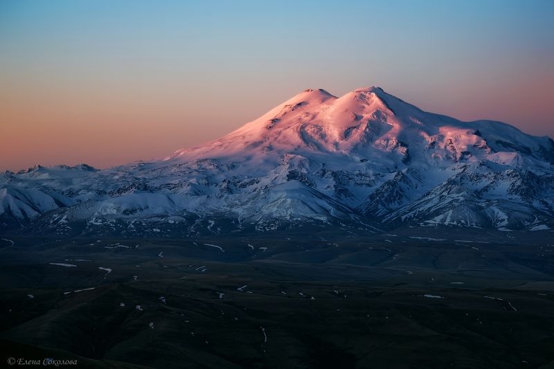 эльбрус, утро, рассвет, пейзаж, горы, вершина горы, снег Эльбрус на рассвете фото превью