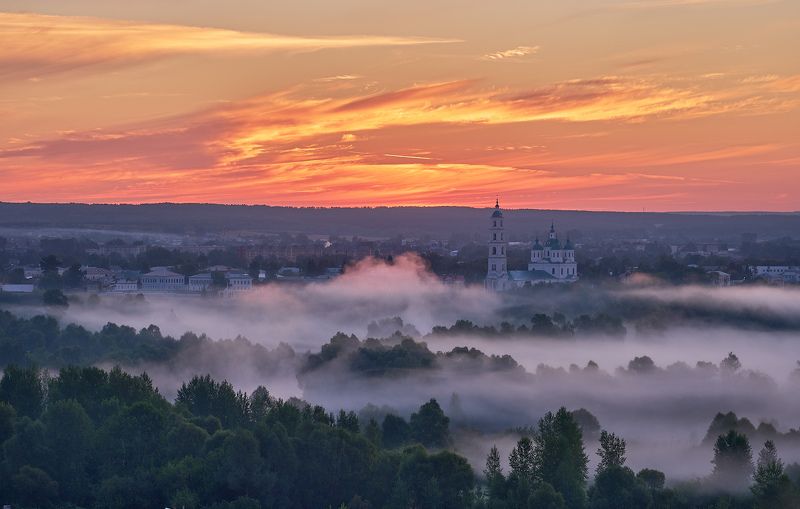 елабуга,рассвет,лето,туман,архитектура,татарстан,утро,собор В Елабуге перед рассветом фото превью