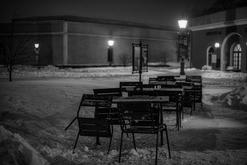 кафе, прогулка, чернобелое, безлюдей, фонари, улицы, вечер, зима Кафе закрыто.. фото превью