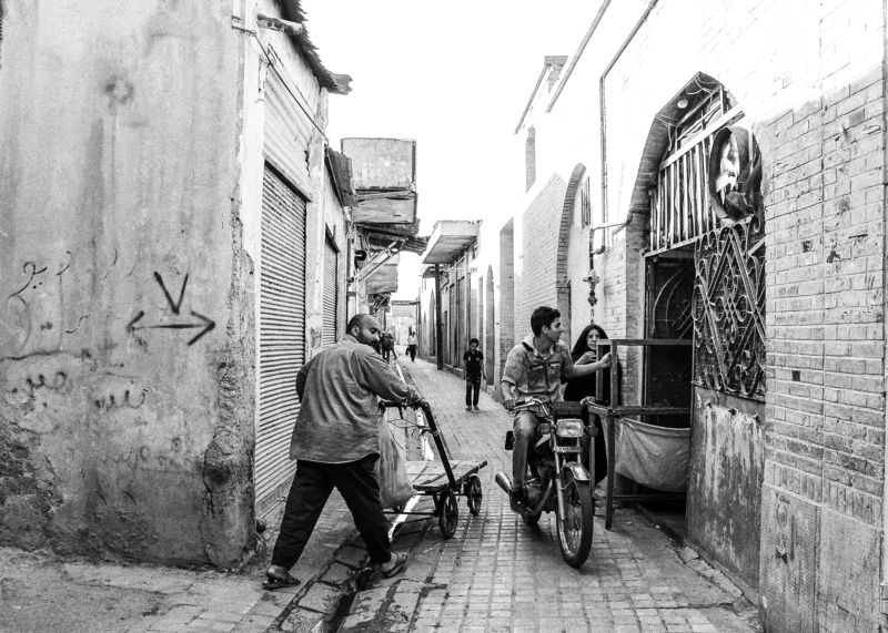 Alley of men фото превью