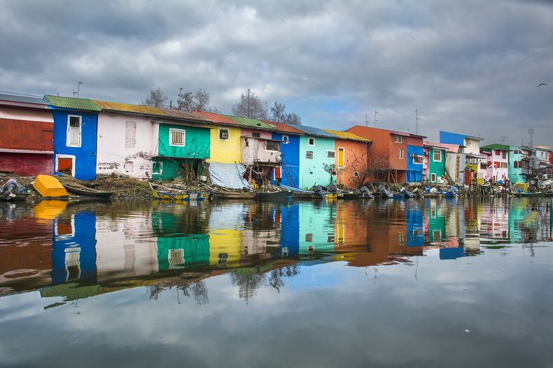 The colored houses of Bandar Anzali фото превью