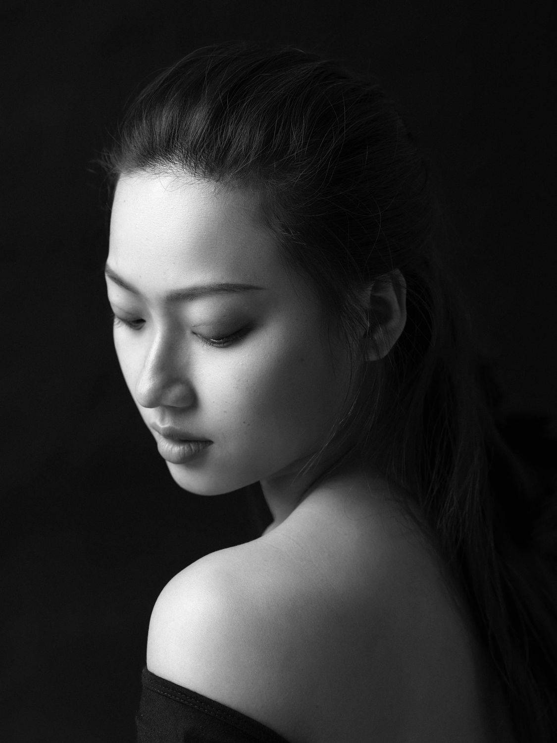 asian, vietnam, vietnamese, portrait, face, woman, female, studio, monochrome, black and white, bw, bnw, Nguyen Hoang Viet