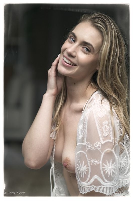 nude, portrait, happy, smiling, natural natural and happy фото превью