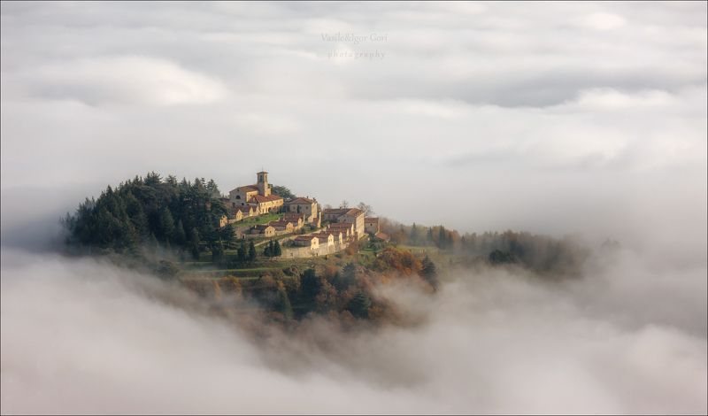 italy,monte rua,colli euganei,eremo camaldolese,италия,монастырь,эвганские холмы,монте руа,туман,torreglia,morning,colors,fog Парящий в облаках фото превью