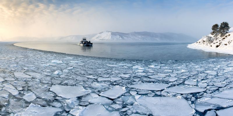 Паром на истоке Ангары фото превью