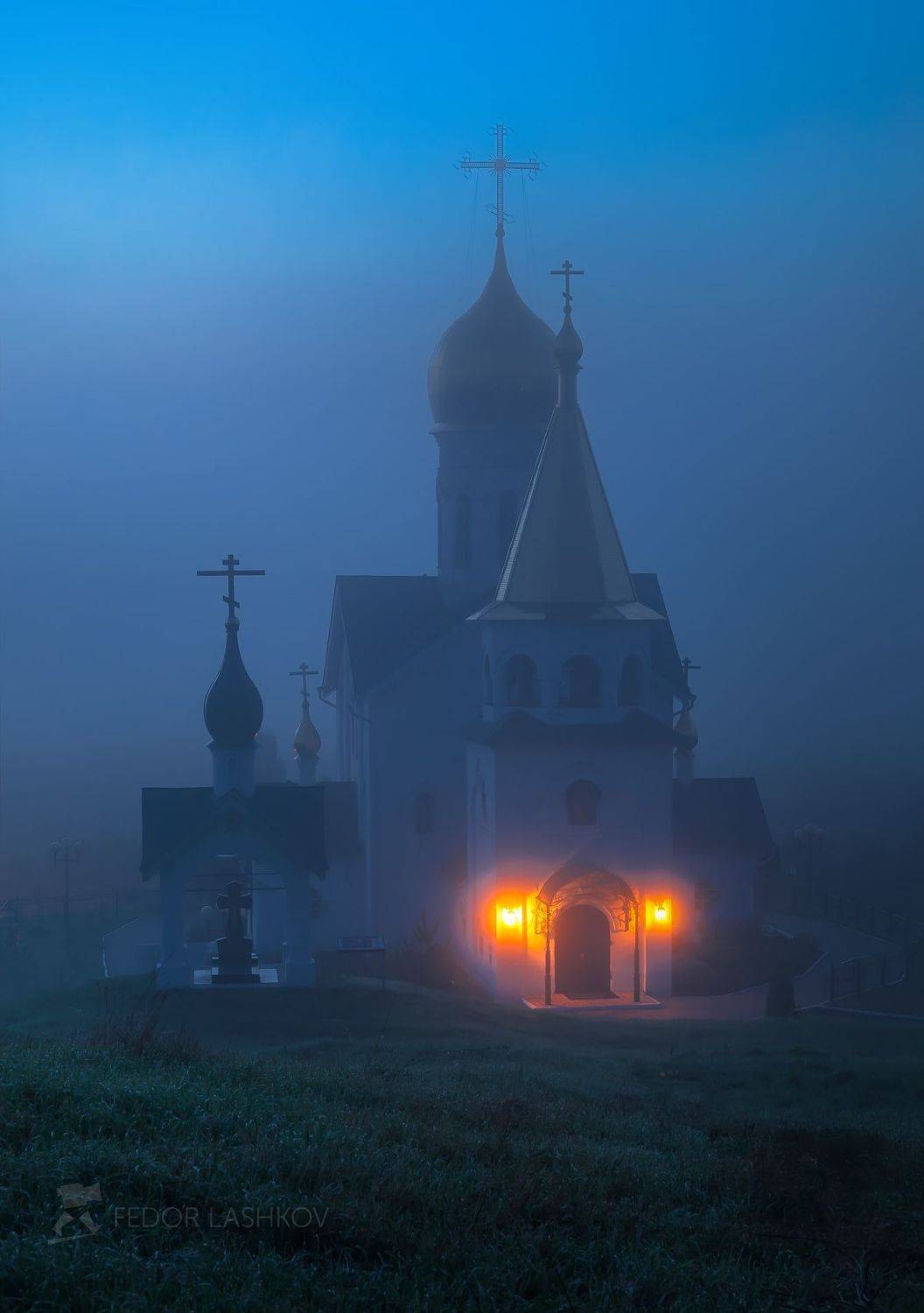 белгородская область, белогорье, религия, православие, храм, свет, купол, крест, рассвет, заря, туман, туманный, осень, осенний, холки, холковский троицкий монастырь, церковь донской иконы божией матери, тишина, благодать, фонарь,, Лашков Фёдор