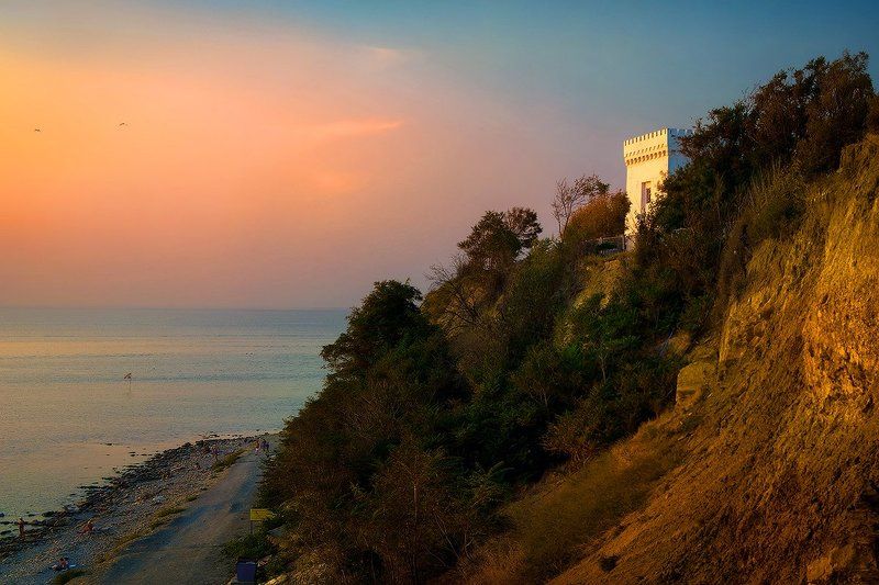 Один тёплый закат сентября фото превью