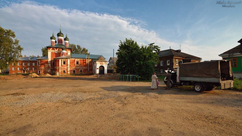 богоявленский монастырь, глубинка, провинция, сцены из жизни, углич, ярославская область Ну как дела, сынок? фото превью