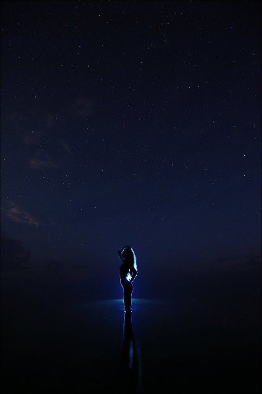 пейзаж, девушка, ночь, звёзды, длинная выдержка, свет, море Night fantasy фото превью