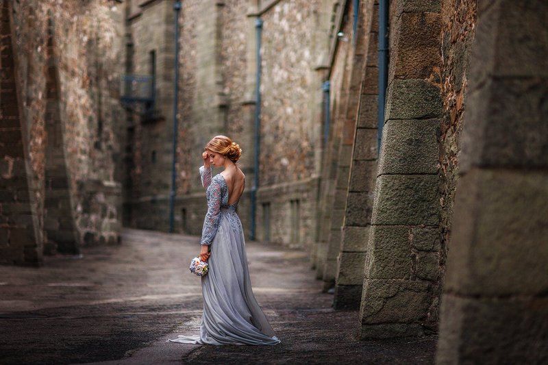 Дворец, Дворцовая, Девушка, Замок, Невеста, Платье, Портрет девушки, Стена принцесса была прекрасная .. фото превью