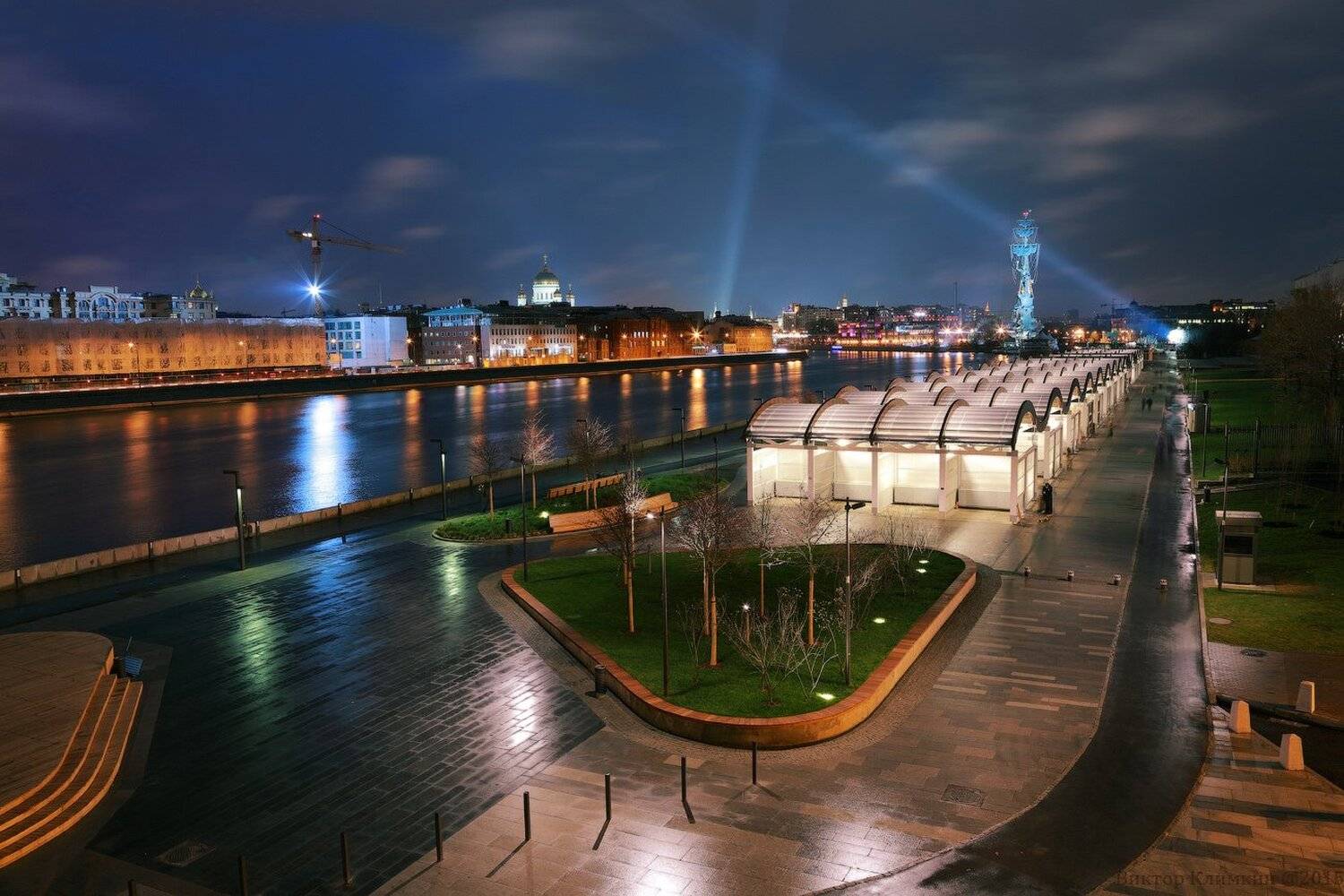 вечер, дождь, кремль, крымская набережная, москва, москва-река, осень, памятник петру, фонари, Виктор Климкин