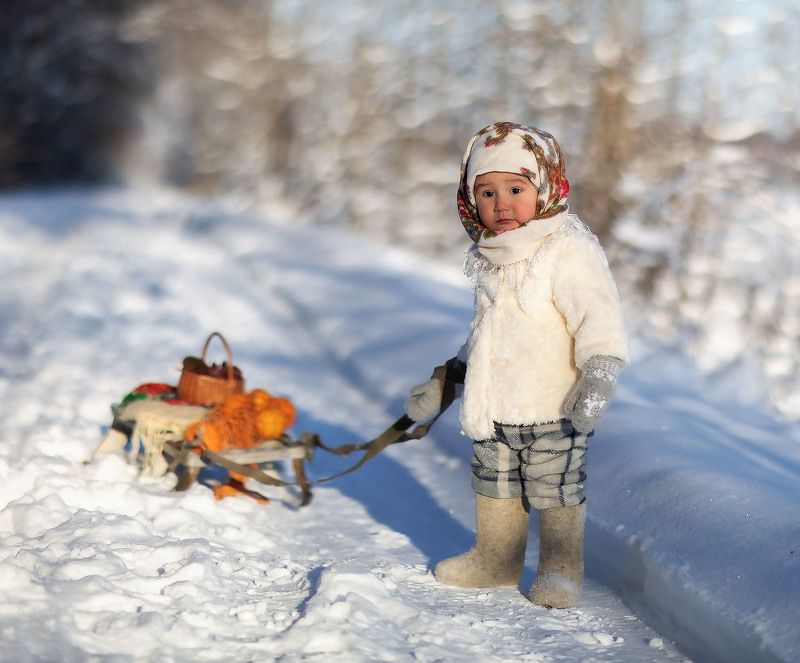 малыш, санки,зима, baby,child, sledge,winter, forest, story Малыш с санками фото превью