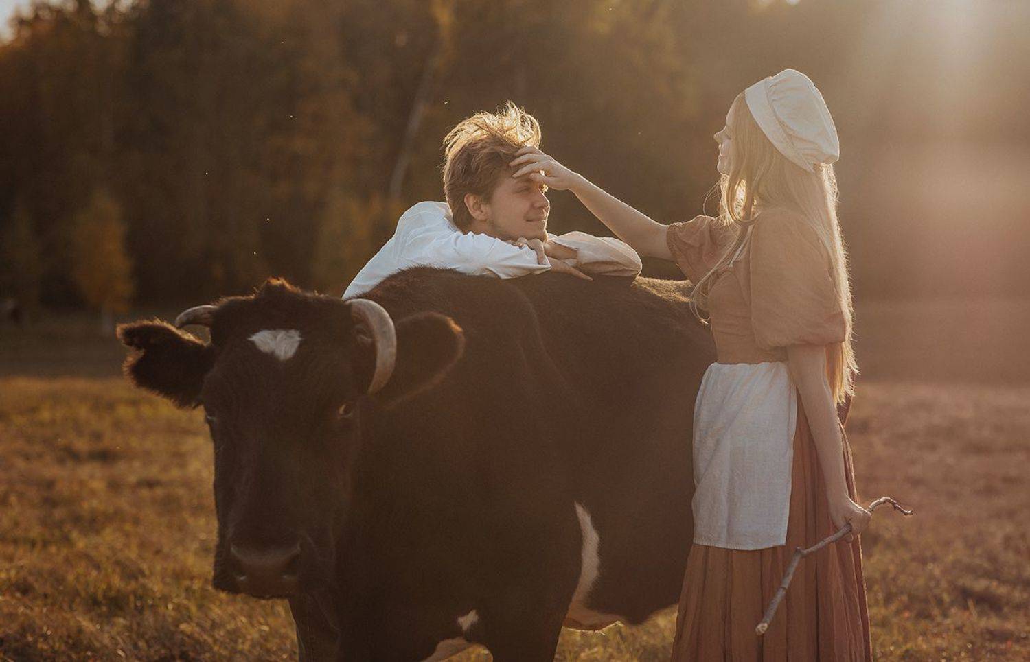 canon, portrait, постановочное фото, киношное фото, пара, влюблённые, корова, на природе, осень, крестьяне, Сигат Екатерина