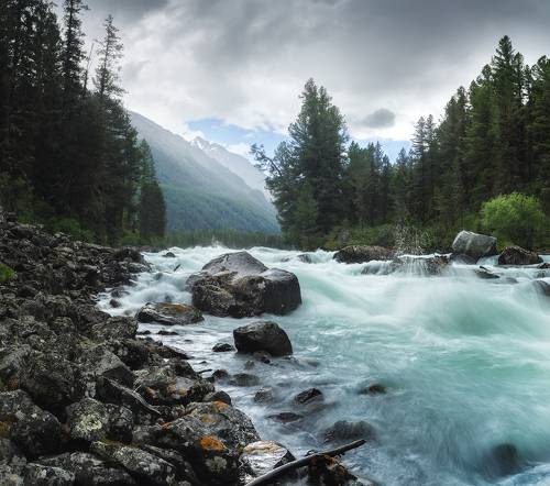 Место, где озеро превращается в реку