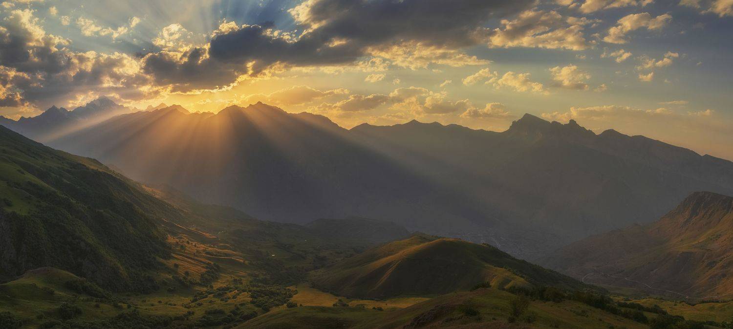 кбр, перевал курноят, вид на урочище гымыхли, .сентябрь.2022 г., ПУЗЕНКО ДМИТРИЙ