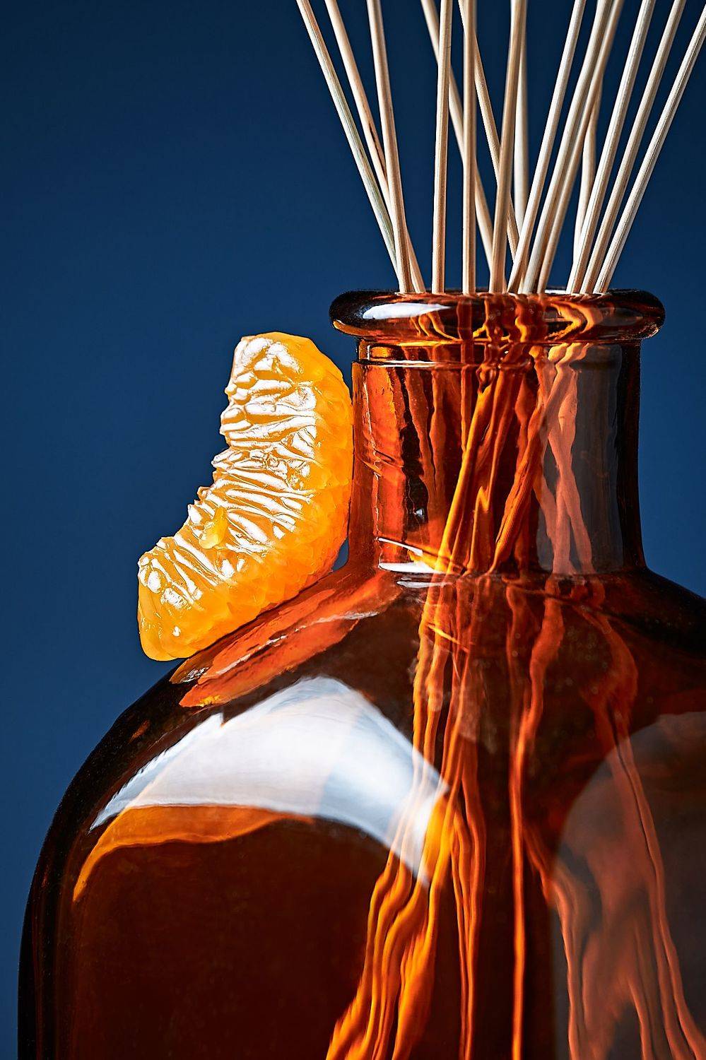 мандраин оранжевый бутылка новыйгод синий натюрморт, Вострецов Иван