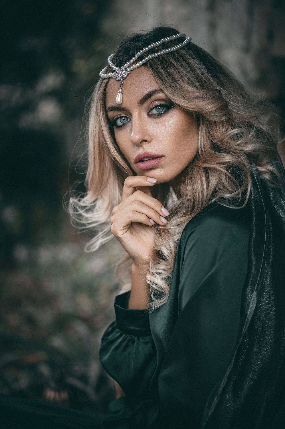 девушка сказка фантазия история зеленое летящее платье корона шлейф средневековье, Ирина Мухина