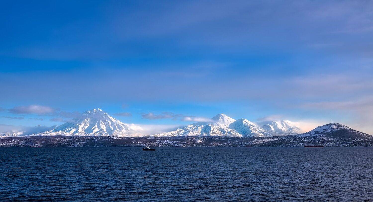 камчатка, рейд, зима, город, вулканы, горы, небо, Евгений Паршуков