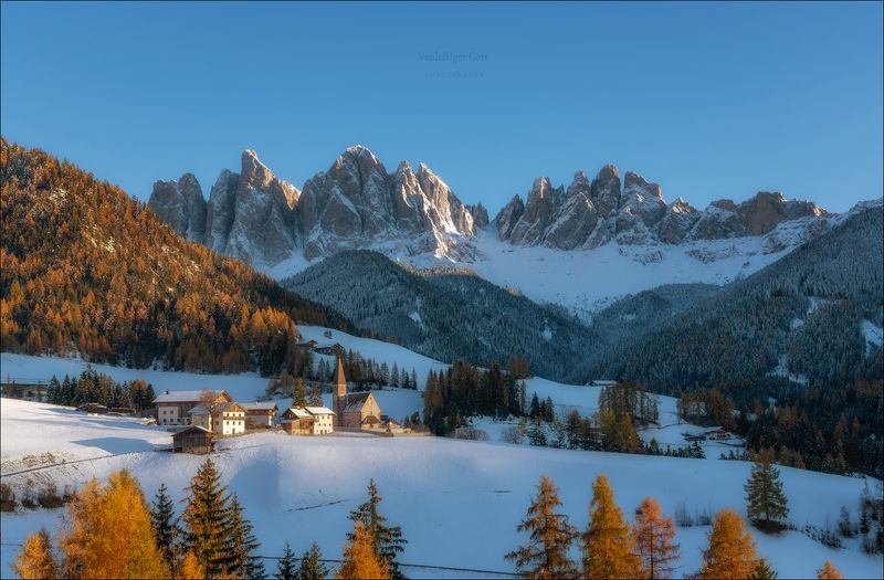 доломитовые альпы,santa maddalena,деревня,val di funes,осень,odle,италия,alps,ranui,san giovanni,церквушка,hills,снег ПЕРВЫЙ СНЕГ фото превью
