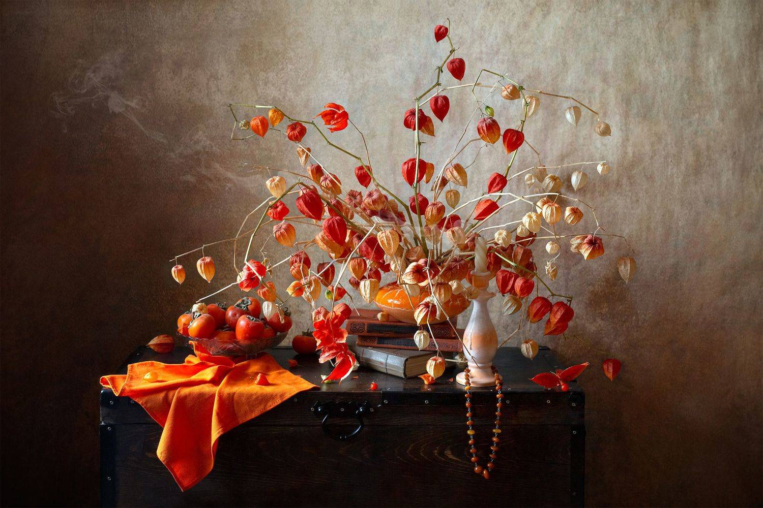 миламиронова, фотонатюрморт, stilllife, цветы, букет, натюрмортсцветами, физалис, осень, хурма, свеча, бусы, янтарь, Миронова Мила