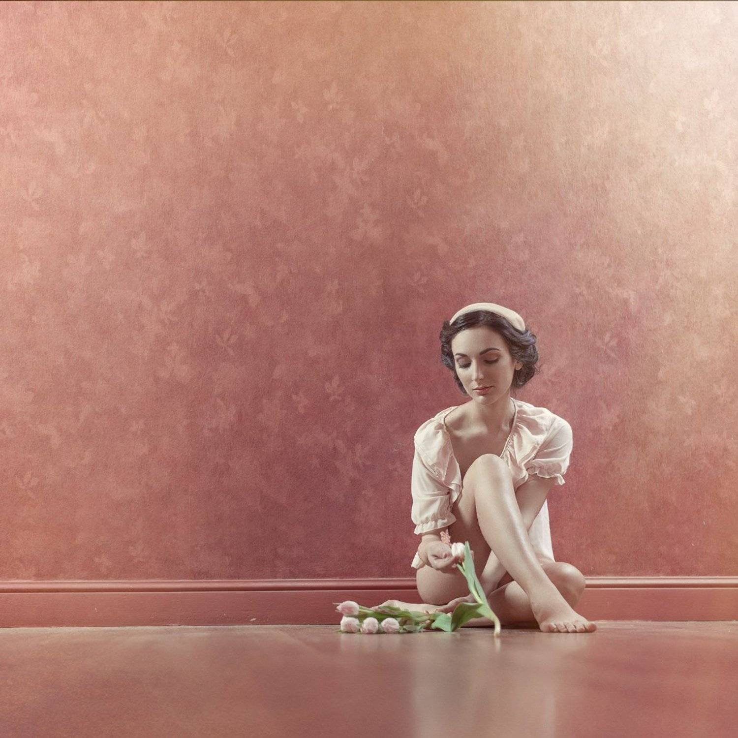 Арт, Бабушка, Девушка, Женщина, Комната, Портрет, Цвета, Цветы, &copy; Kalynsky