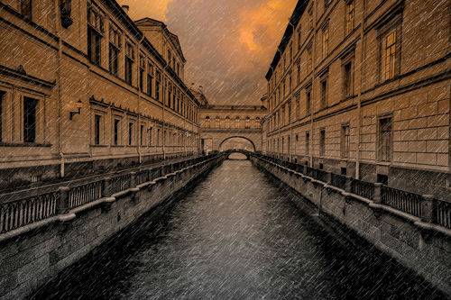 У стен Эрмитажа