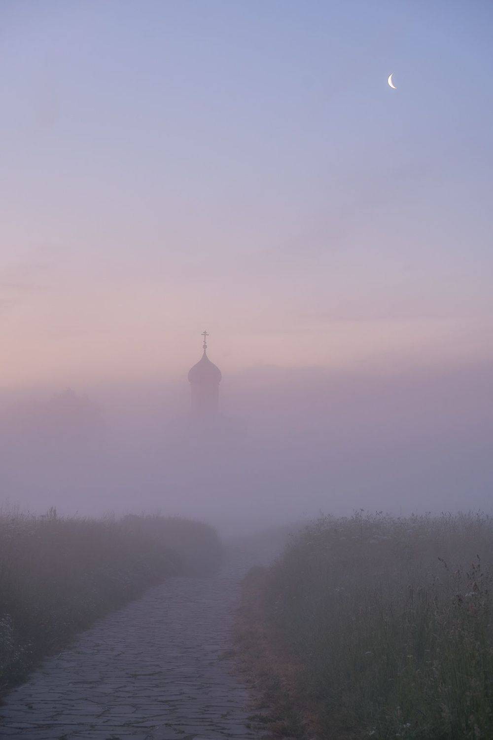 покрова на нерли,храм,утро,лето,туман,рассвет,сумерки,месяц,луна,июнь,церковь, Горшков Игорь