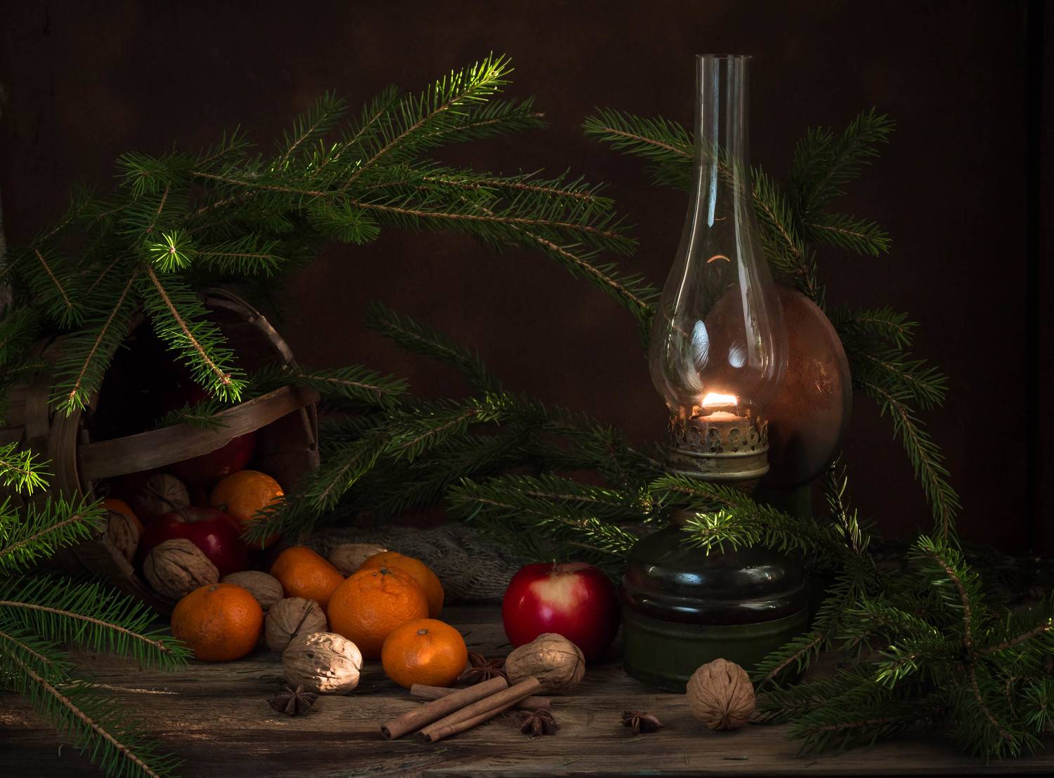 лампа, Новый год, мандарин, яблоко, орех, корица, корзина, еловая ветка, Хвойнова Елена