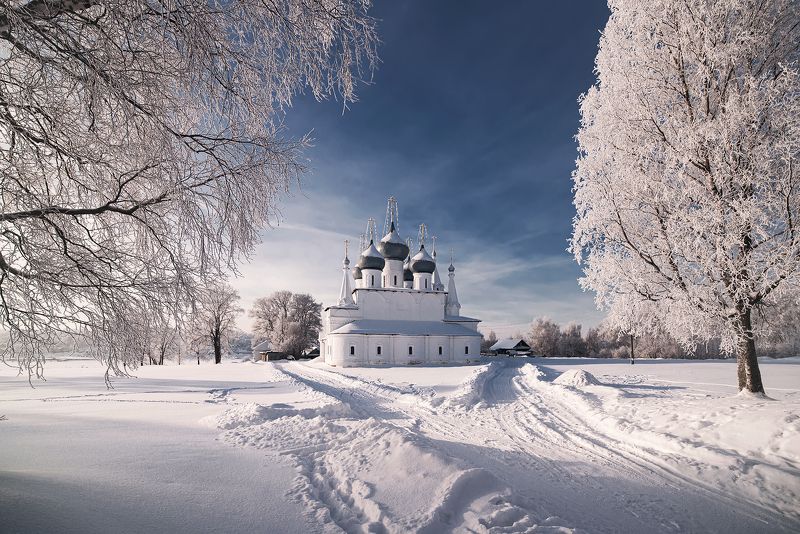 тутаев романов-борисоглебск зима левый берег валы иней солнце голубое небо собор Валы и собор на крутом берегу Волги фото превью