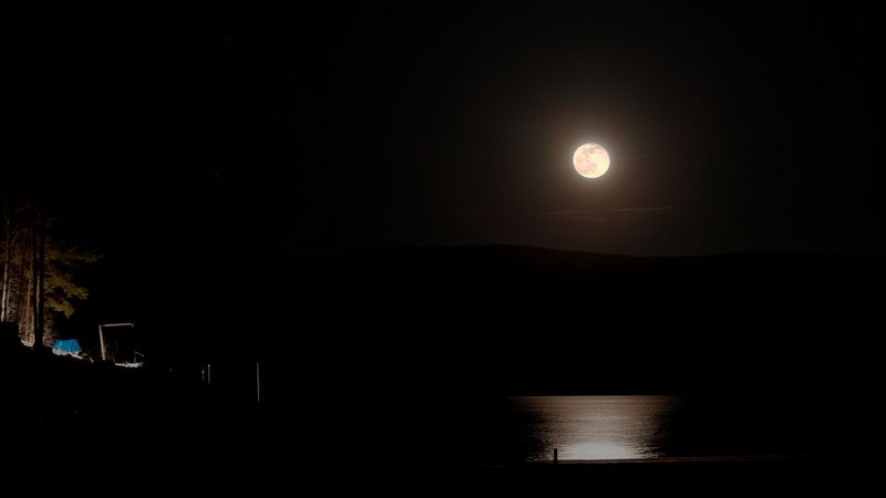 Moon river фото превью