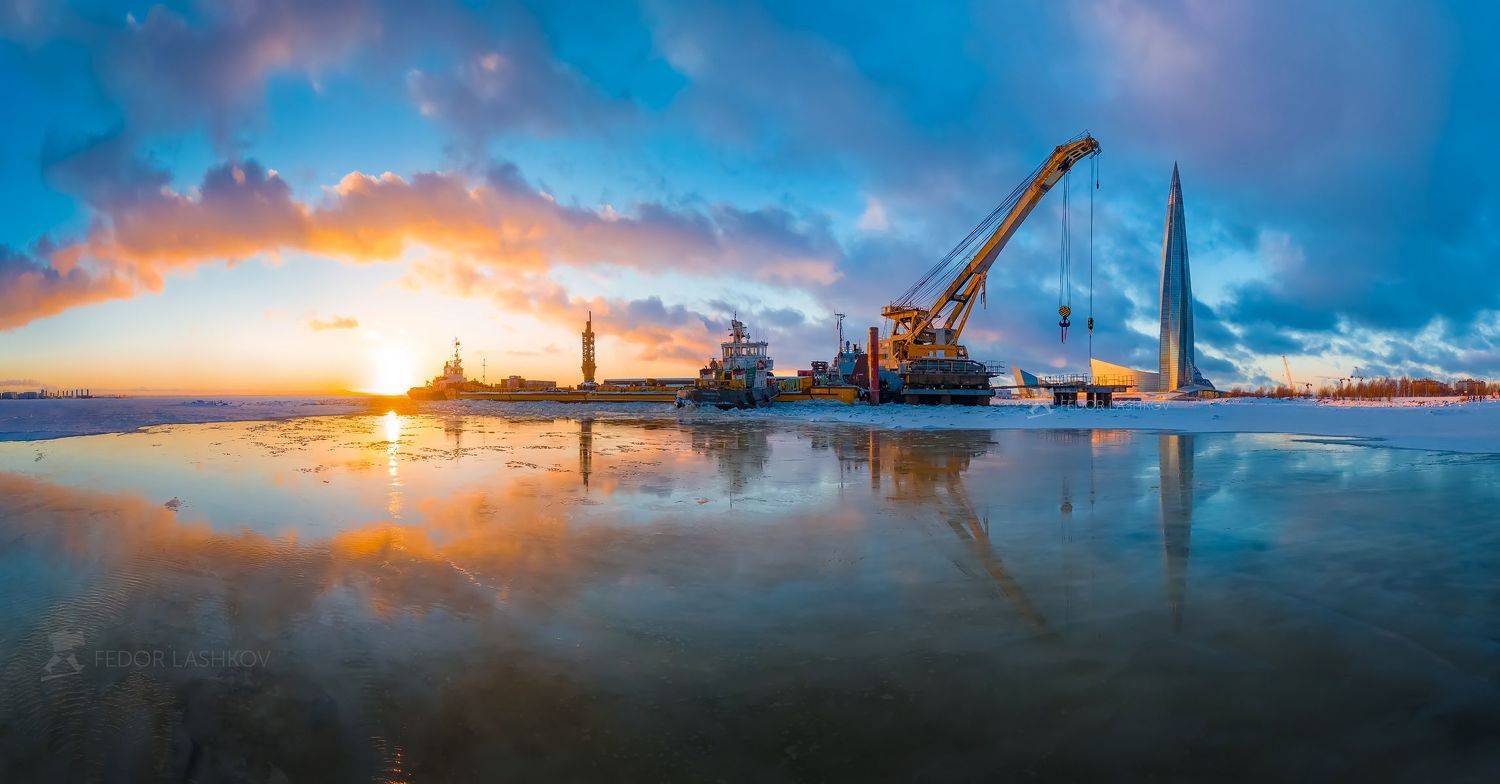 санкт-петербург, зима, зимние, лахта &ndash; центр, закат, финский залив, небоскрёб, архитектура, здание, невская губа, вода, отражение, красочное, лёд, небо, облака, синий, корабль, понтонные работы, буксир, кран,, Лашков Фёдор