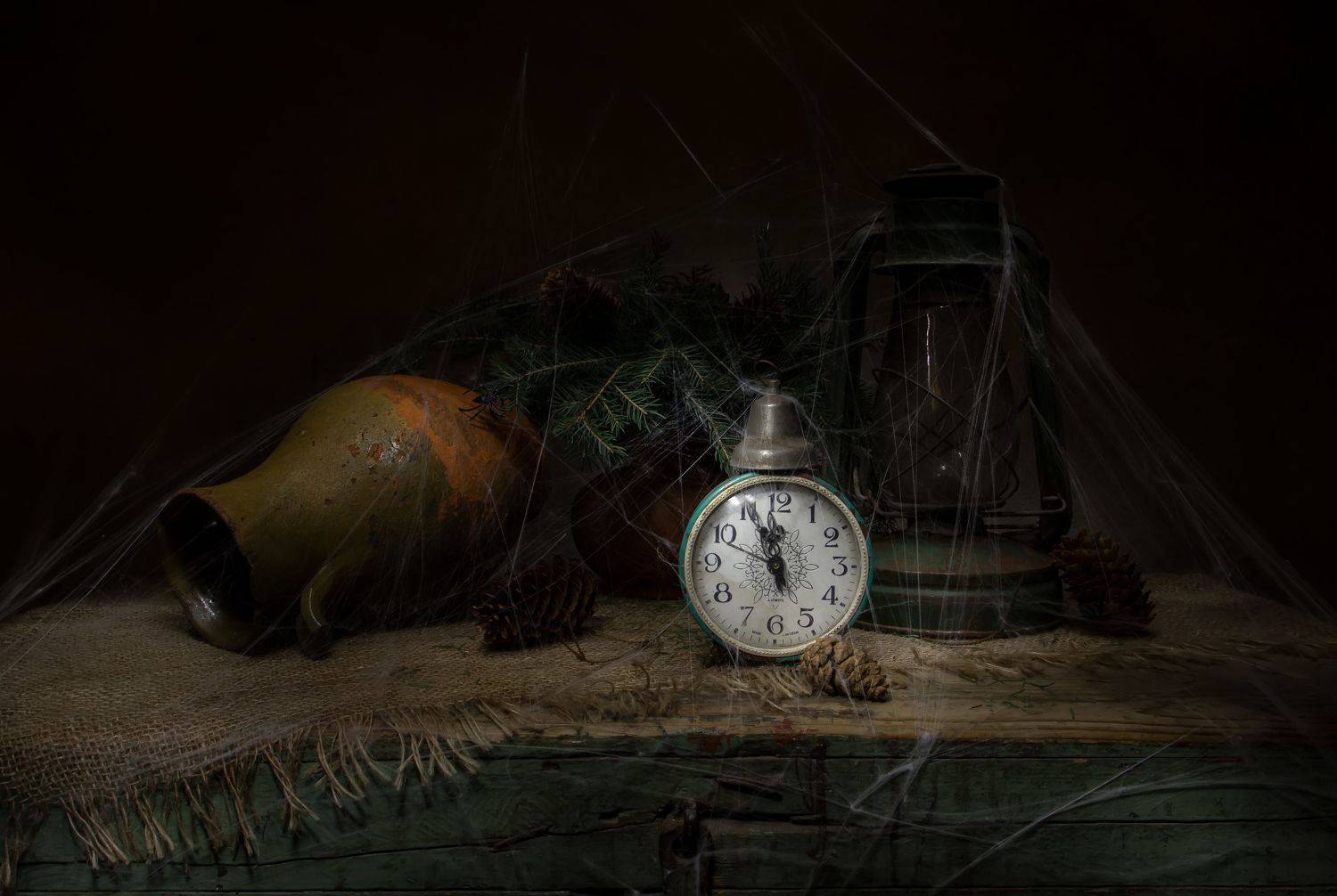 натюрморт, часы, ель, шишки, горлач, керосинка, Феденкова Татьяна