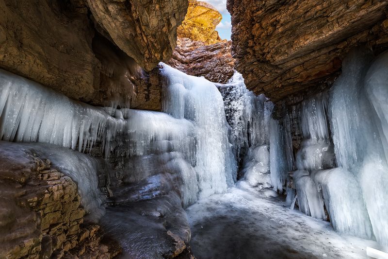 водопад, зима, лед, waterfall Замерзший водопад в горах фото превью
