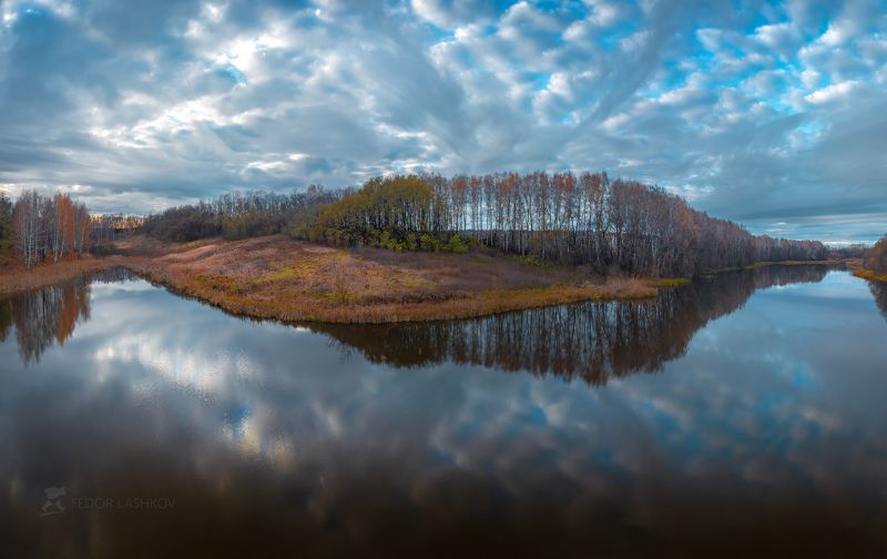 белгородская область, белогорье, осень, осенний, пруд, водоём, озеро, берег, облака, облачно, отражение, закат, берёзы, лесополоса, дорога, ивы, деревья, Ноябрьское небо фото превью