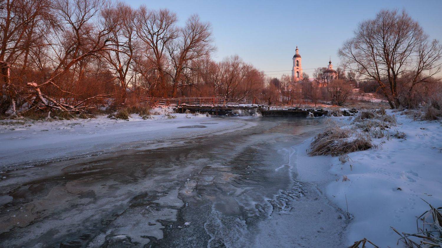 филипповское,декабрь,пейзаж,зима,река,лёд,фактура,церковь,храм,мостик,утро,рассвет, Горшков Игорь
